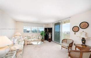 2-bedroom apartments in condo 126 m² in Hallandale Beach for $389,000