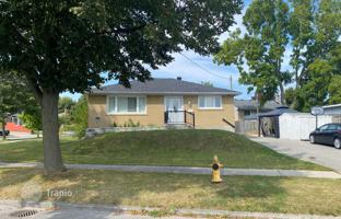 9-bedroom house in Scarborough for C$1,275,000