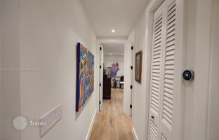 4-bedroom house 253 m² in Miami for $2,695,000