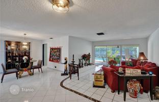 3-bedroom house 286 m² in Weston for $735,000