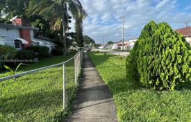Townhome – Hialeah, Florida, USA for $800,000