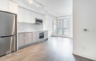 5-bedroom apartment in Lake Shore Boulevard West for C$861,000
