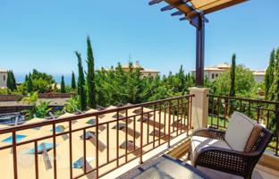 3-bedroom townhouse 215 m² in Aphrodite Hills for 1,300,000 €