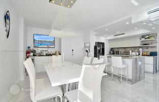 2-bedroom apartments in condo 113 m² in South Ocean Drive for $690,000