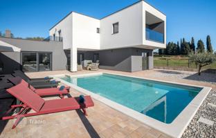 4-bedroom house 178 m² in Porec for 745,000 €
