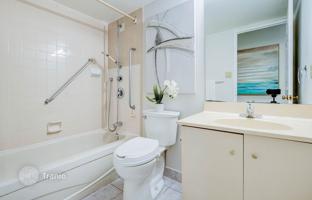 5-bedroom apartment in Simcoe Street for C$940,000