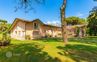 8-bedroom villa in Massa for 4,500,000 €