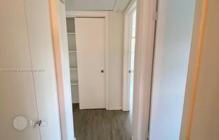 2-bedroom apartments in condo 89 m² in Hallandale Beach for $280,000