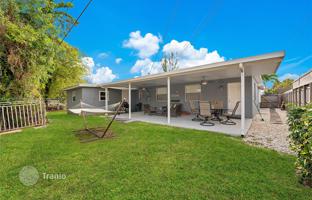 4-bedroom house 221 m² in Miami for $550,000