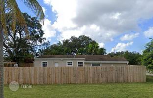 3-bedroom house 130 m² in North Miami Beach for $560,000