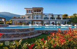 Spacious villa with a tennis court, a swimming pool and a private beach, Elounda, Greece for 4,600,000 €