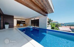 4-bedroom villa 472 m² in Tivat city for 2,200,000 €