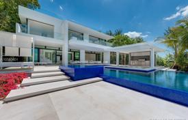 Furnished villa with a plot, a swimming pool, garages, a terrace and an ocean view, Miami Beach, USA for 24,607,000 €