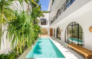 6-bedroom villa 450 m² in Jalan Umalas for $900,000