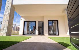 Ground floor apartment with 3 bedrooms and private garden in Pilar de la Horadada for 310,000 €