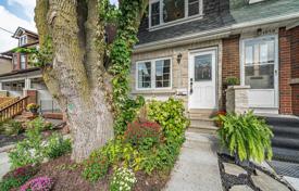 Terraced house – Gerrard Street East, Toronto, Ontario,  Canada for C$1,152,000