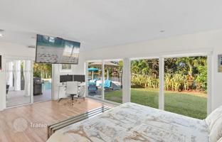 4-bedroom house 280 m² in West End for $1,195,000