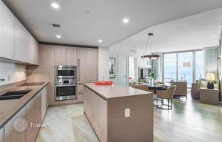 2-bedroom apartments in condo 108 m² in South Ocean Drive for $890,000