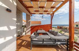 ZADAR, SURROUNDINGS — House with sea view, 3 residential units! for 650,000 €