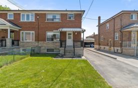 Terraced house – York, Toronto, Ontario,  Canada for C$1,122,000