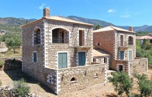 Stone house with panoramic views in Messinia, Peloponnese, Greece for 250,000 €
