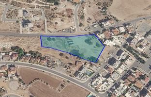 Land plot 8,362 m² in Kato Polemidia for 1,350,000 €