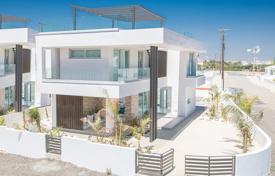 Comfortable villa in a prestigious resort for 1,110,000 €