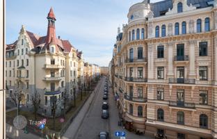 5-room apartment 220 m² in Central District. Price on request