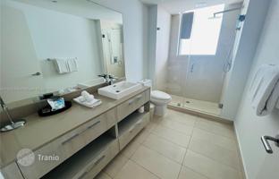 2-bedroom apartments in condo 101 m² in South Ocean Drive for $895,000