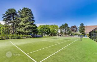 3-bedroom apartment in Etobicoke for C$992,000