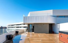 Penthouse overlooking the sea, with swimming pool and gym for 650,000 €