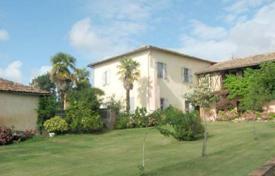 Property for sale in South - Pyrenees. Very beautiful domicile with character, in 1850 on the foundation walls of an older house built, pro Property for sale in South - Pyrenees. Very beautiful domicile with character, in 1850 on the foundation walls of an older house built, pro