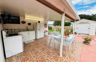3-bedroom house 130 m² in Hialeah for $680,000
