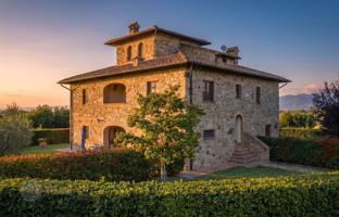 7-bedroom villa 500 m² in Cortona for 1,100,000 €
