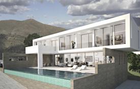 Villa in a quiet area, overlooking the sea, Marbella for 1,840,000 €