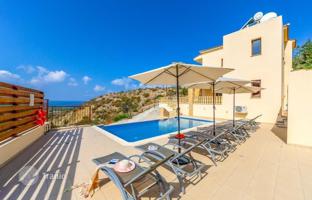 3-bedroom villa 142 m² in Peyia for 640,000 €