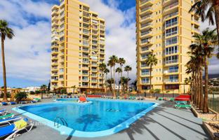 2-bedroom apartment 67 m² in Playa de las Americas for 395,000 €