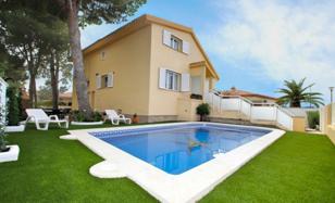 4-bedroom villa in Miami Platja. Price on request