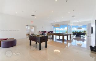 3-bedroom apartments in condo 200 m² in Collins Avenue for $1,975,000