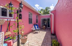 Townhome – Hollywood, Florida, USA for $575,000