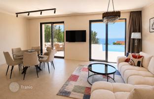 4-bedroom villa 295 m² in Blizikuće for 695,000 €