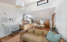 Spacious lakefront apartment in Desenzano del Garda, Lombardy, Italy for 500,000 €