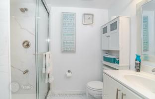 6-bedroom apartment in Kingston Road for C$826,000