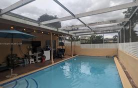 Townhome – Hollywood, Florida, USA for $450,000
