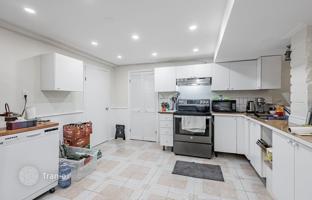 8-bedroom house in North York for C$1,554,000