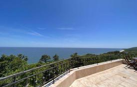 Penthouse with an area of 200 sq. m, in an elite gated complex, in a secluded place, on a rocky shore by the sea. for 240,000 €