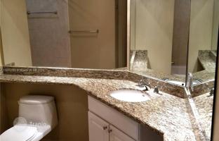1-bedroom apartments in condo 78 m² in Aventura for $399,000