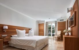 Spacious villa — Exceptional sea views — Pool. Price on request