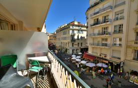 Coastal residential for sale in Provence - Alpes - Cote d'Azur. Carre d'Or, 3 rooms with south facing terrace at 100 meters from the beach in a sought out residence Coastal residential for sale in Provence - Alpes - Cote d'Azur. Carre d'Or, 3 rooms with south facing terrace at 100 meters from the beach in a sought out residence
