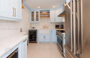 2-bedroom apartments in condo 102 m² in Coral Gables for $679,000